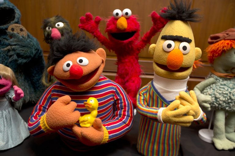 Elmo Duo 30 Famous Duos Everyone Recognizes Instantly - Kate Knows