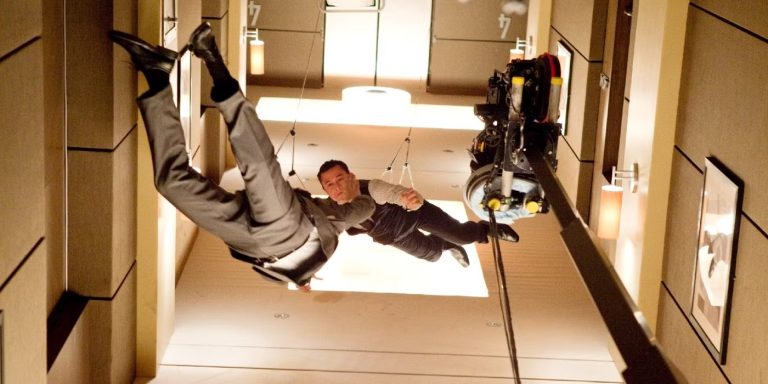 30 Iconic Behind-the-Scenes Photos in Movie History - Kate Knows