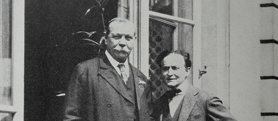 Arthur Conan Doyle vs. Harry Houdini